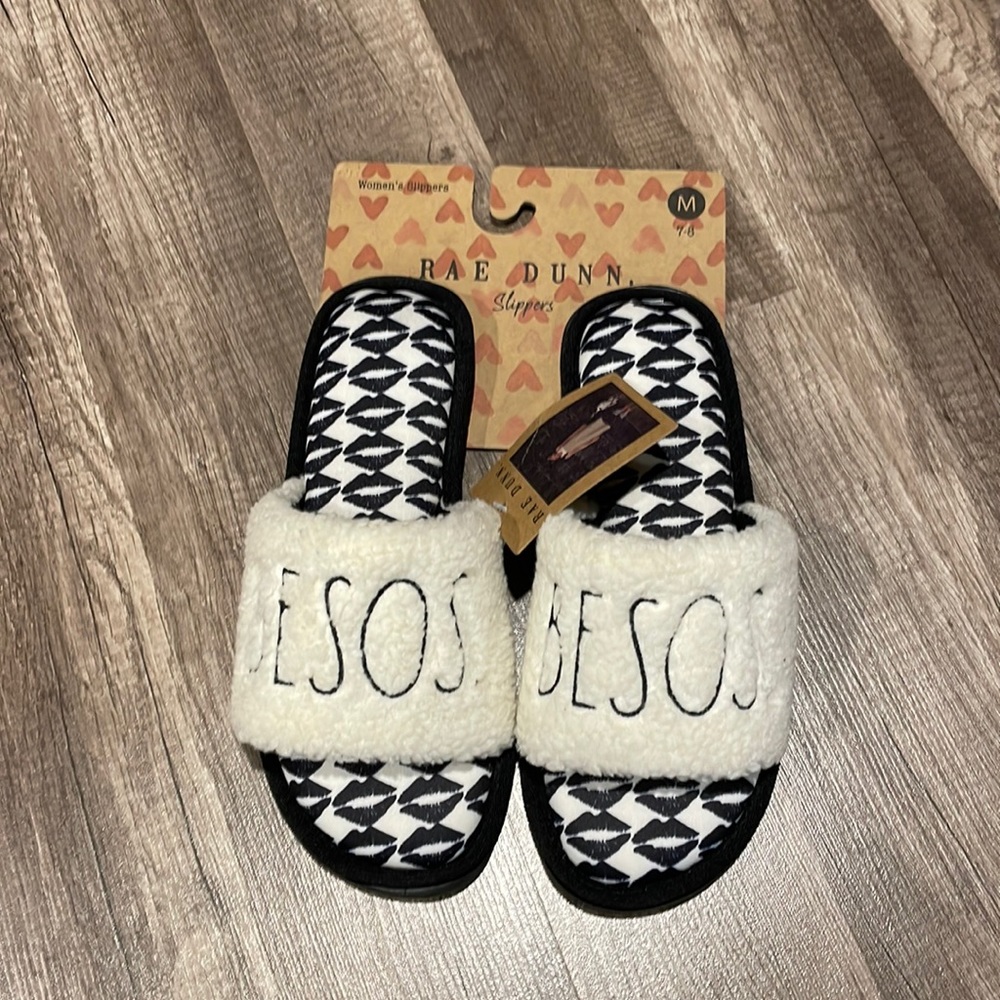 NWT Rae Dunn BESOS / Kisses Slippers